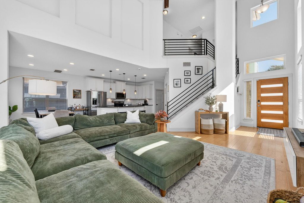 2206 Hermia ST 33, Austin, TX 78741