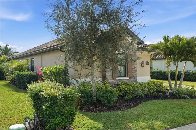 28091 Foxrock CT, Bonita Springs, FL 34135