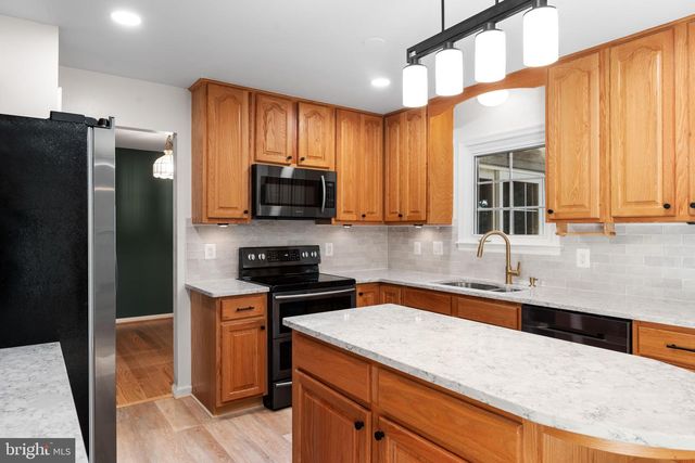 5 LONGWORTH CT, Gaithersburg, MD 20879