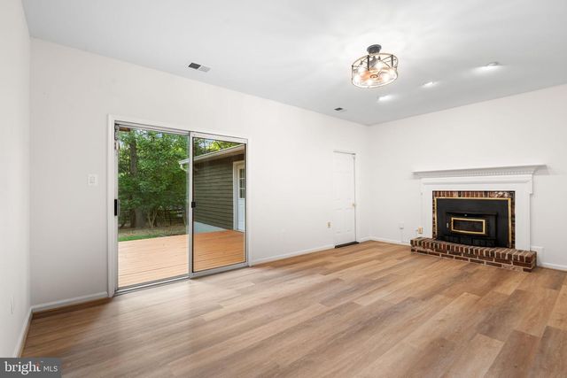 5 LONGWORTH CT, Gaithersburg, MD 20879