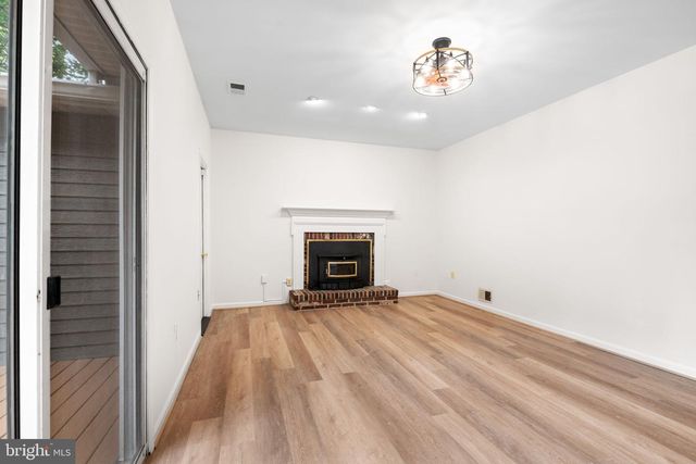 5 LONGWORTH CT, Gaithersburg, MD 20879