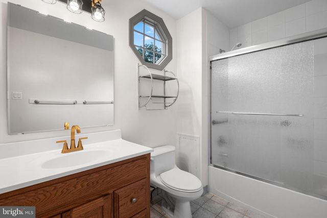 5 LONGWORTH CT, Gaithersburg, MD 20879
