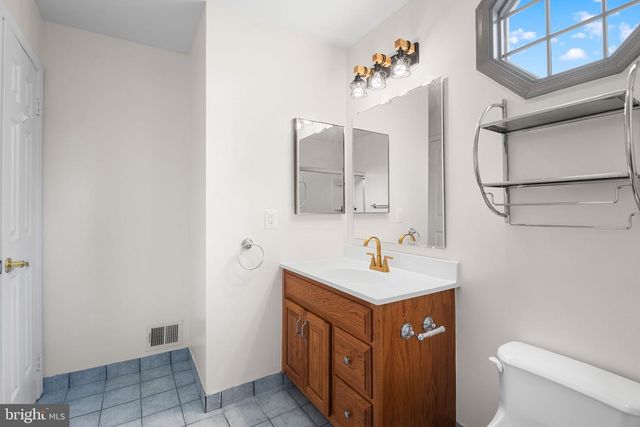 5 LONGWORTH CT, Gaithersburg, MD 20879