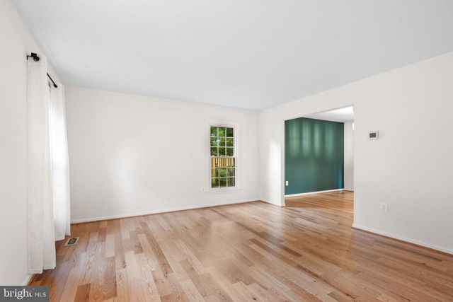 5 LONGWORTH CT, Gaithersburg, MD 20879