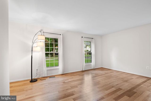 5 LONGWORTH CT, Gaithersburg, MD 20879