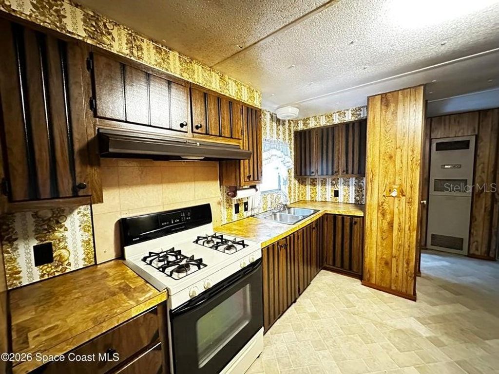 Image 4 of property listing at 4175 HESS AVENUE, Cocoa, FL 32926