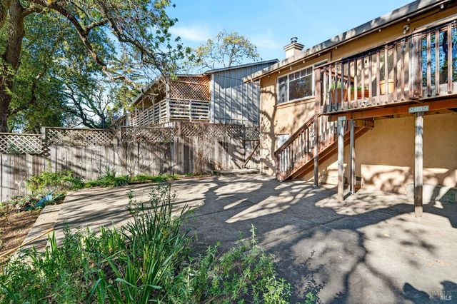 105 Hooker Ave, Sonoma, CA 95476