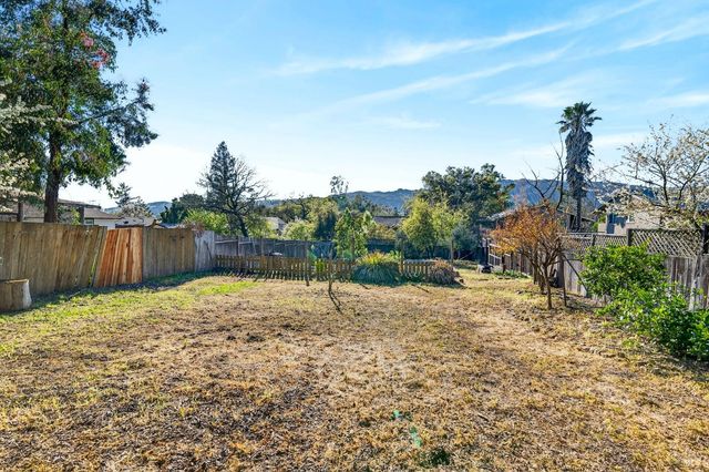105 Hooker Ave, Sonoma, CA 95476