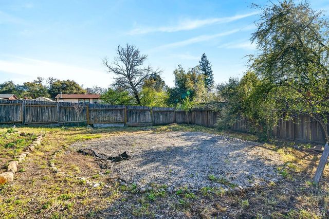 105 Hooker Ave, Sonoma, CA 95476