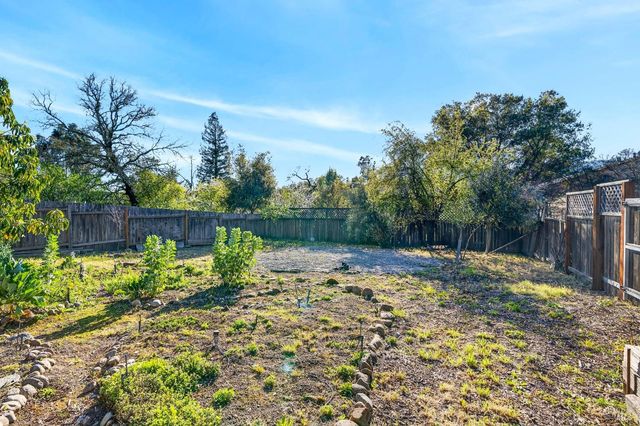 105 Hooker Ave, Sonoma, CA 95476