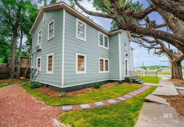 1300 Illinois Street, Mobile, AL 36604