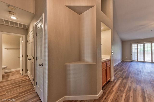 9321 Mount Bret Avenue 102, Las Vegas, NV 89129