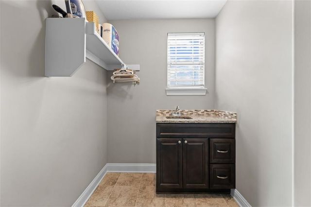 4209 N 141st Street, Basehor, KS 66007