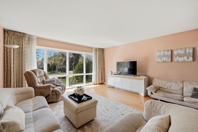 4650 W Lunt Avenue, Lincolnwood, IL 60712