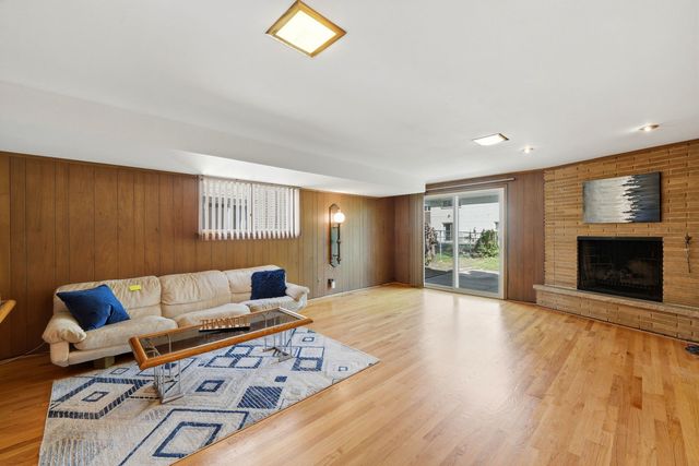 4650 W Lunt Avenue, Lincolnwood, IL 60712