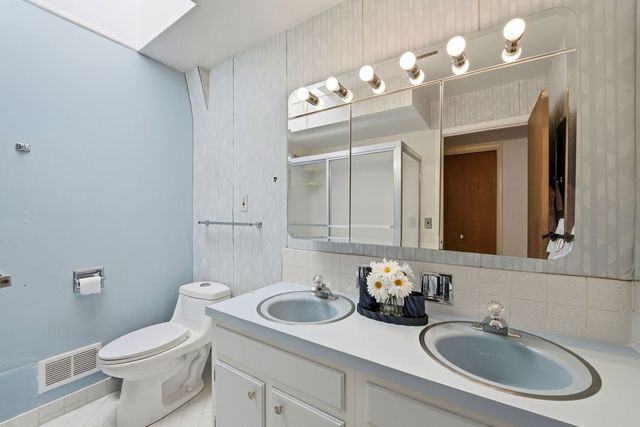 4650 W Lunt Avenue, Lincolnwood, IL 60712