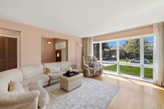 4650 W Lunt Avenue, Lincolnwood, IL 60712