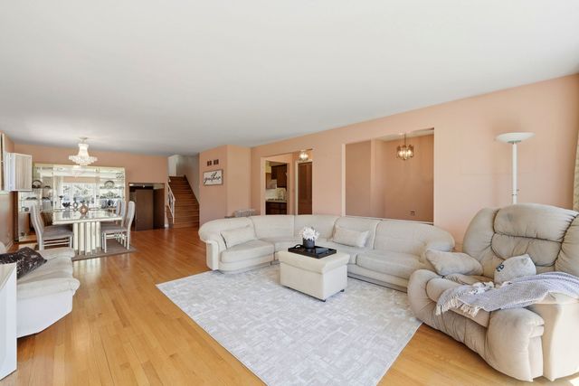 4650 W Lunt Avenue, Lincolnwood, IL 60712