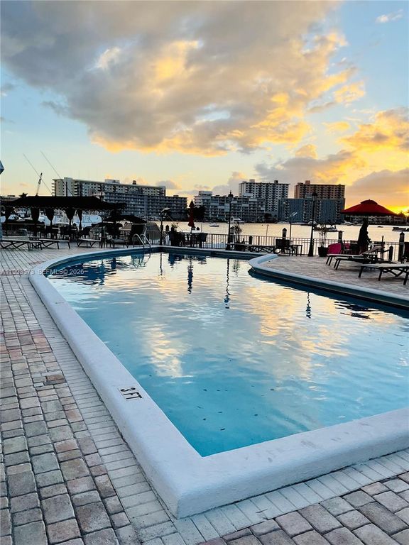 Image 5 of property listing at 100 Golden Isles Dr 814, Hallandale Beach, FL 33009