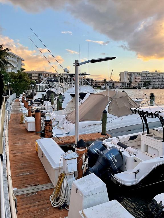 Image 6 of property listing at 100 Golden Isles Dr 814, Hallandale Beach, FL 33009