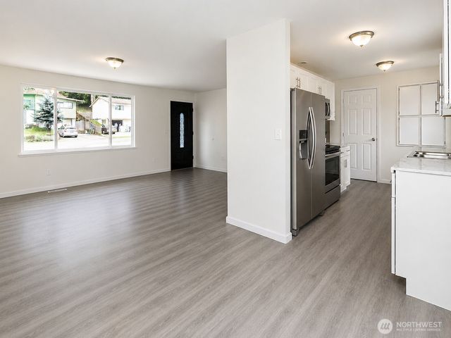 9439 11th Avenue SW, Seattle, WA 98106