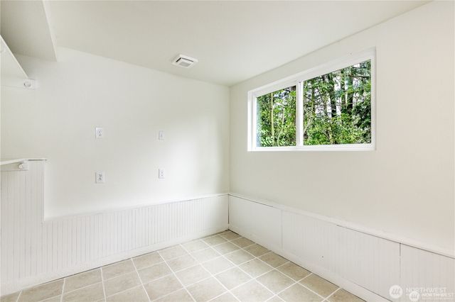 9439 11th Avenue SW, Seattle, WA 98106