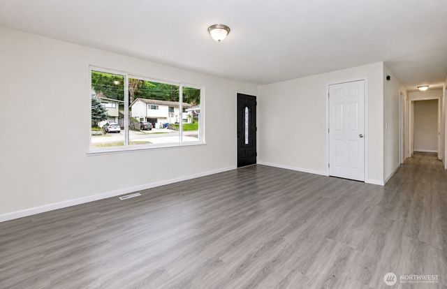 9439 11th Avenue SW, Seattle, WA 98106