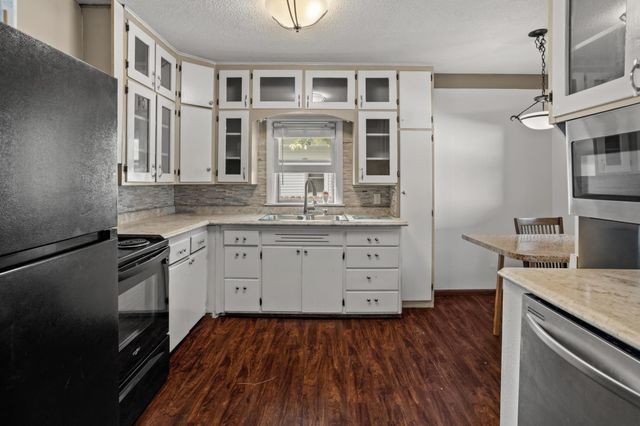 405 14th Street N, Moorhead, MN 56560