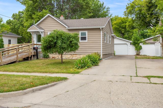 405 14th Street N, Moorhead, MN 56560