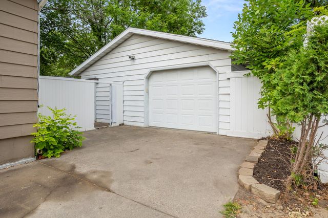 405 14th Street N, Moorhead, MN 56560