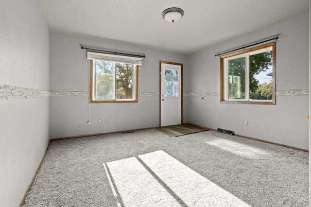 405 14th Street N, Moorhead, MN 56560