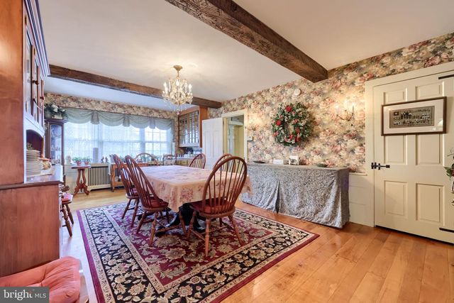 371 E MAIN ST, New Holland, PA 17557
