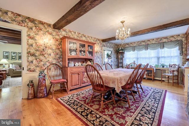 371 E MAIN ST, New Holland, PA 17557