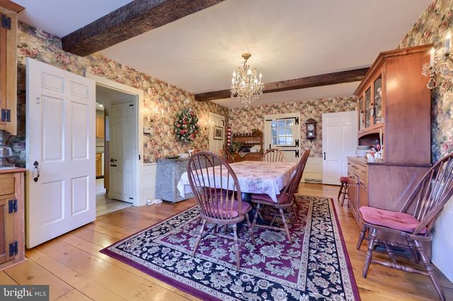 371 E MAIN ST, New Holland, PA 17557