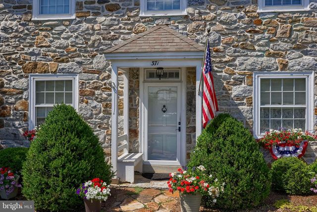 371 E MAIN ST, New Holland, PA 17557