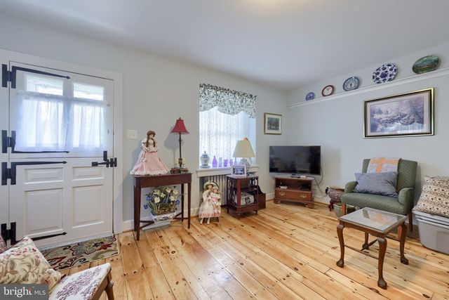 371 E MAIN ST, New Holland, PA 17557