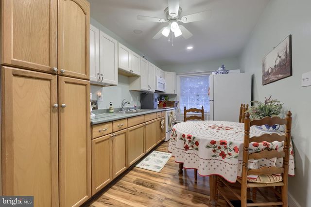 371 E MAIN ST, New Holland, PA 17557