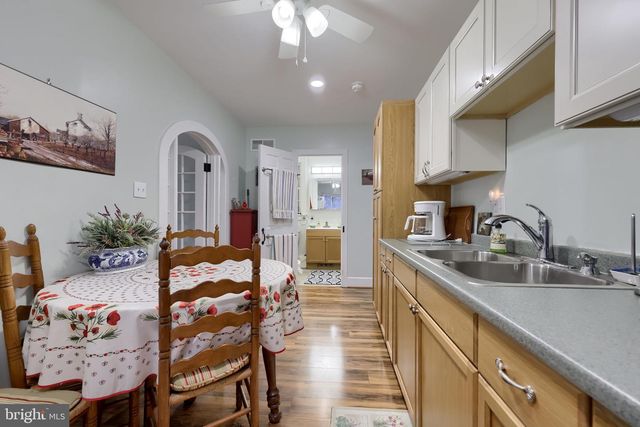 371 E MAIN ST, New Holland, PA 17557