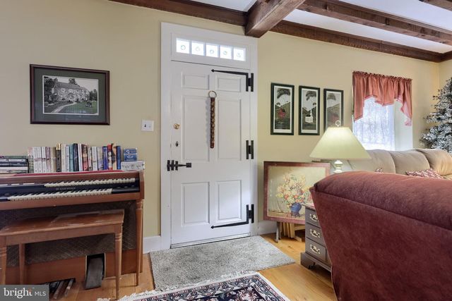 371 E MAIN ST, New Holland, PA 17557