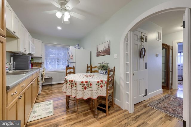 371 E MAIN ST, New Holland, PA 17557
