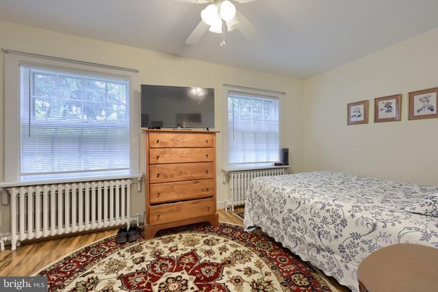 371 E MAIN ST, New Holland, PA 17557