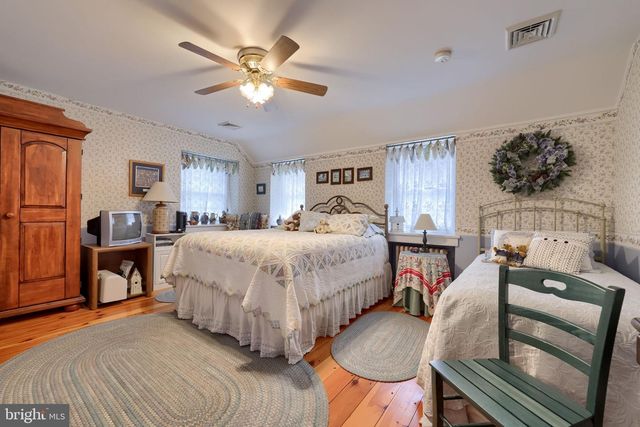 371 E MAIN ST, New Holland, PA 17557