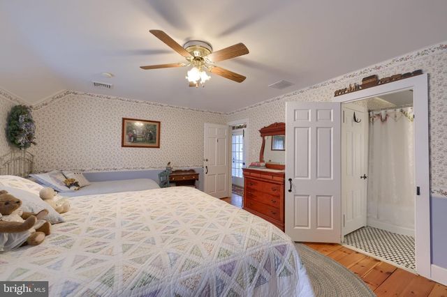 371 E MAIN ST, New Holland, PA 17557