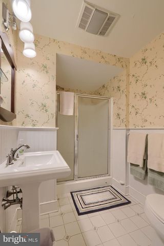 371 E MAIN ST, New Holland, PA 17557