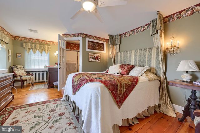 371 E MAIN ST, New Holland, PA 17557