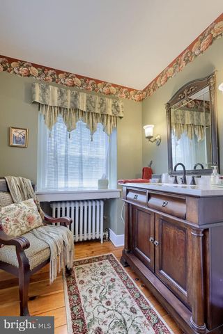 371 E MAIN ST, New Holland, PA 17557