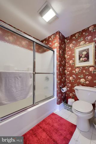 371 E MAIN ST, New Holland, PA 17557