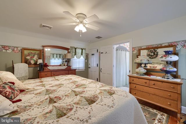 371 E MAIN ST, New Holland, PA 17557