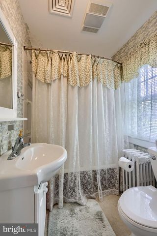 371 E MAIN ST, New Holland, PA 17557