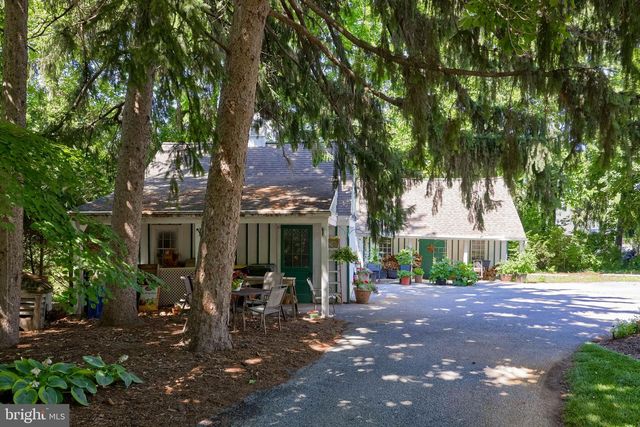 371 E MAIN ST, New Holland, PA 17557